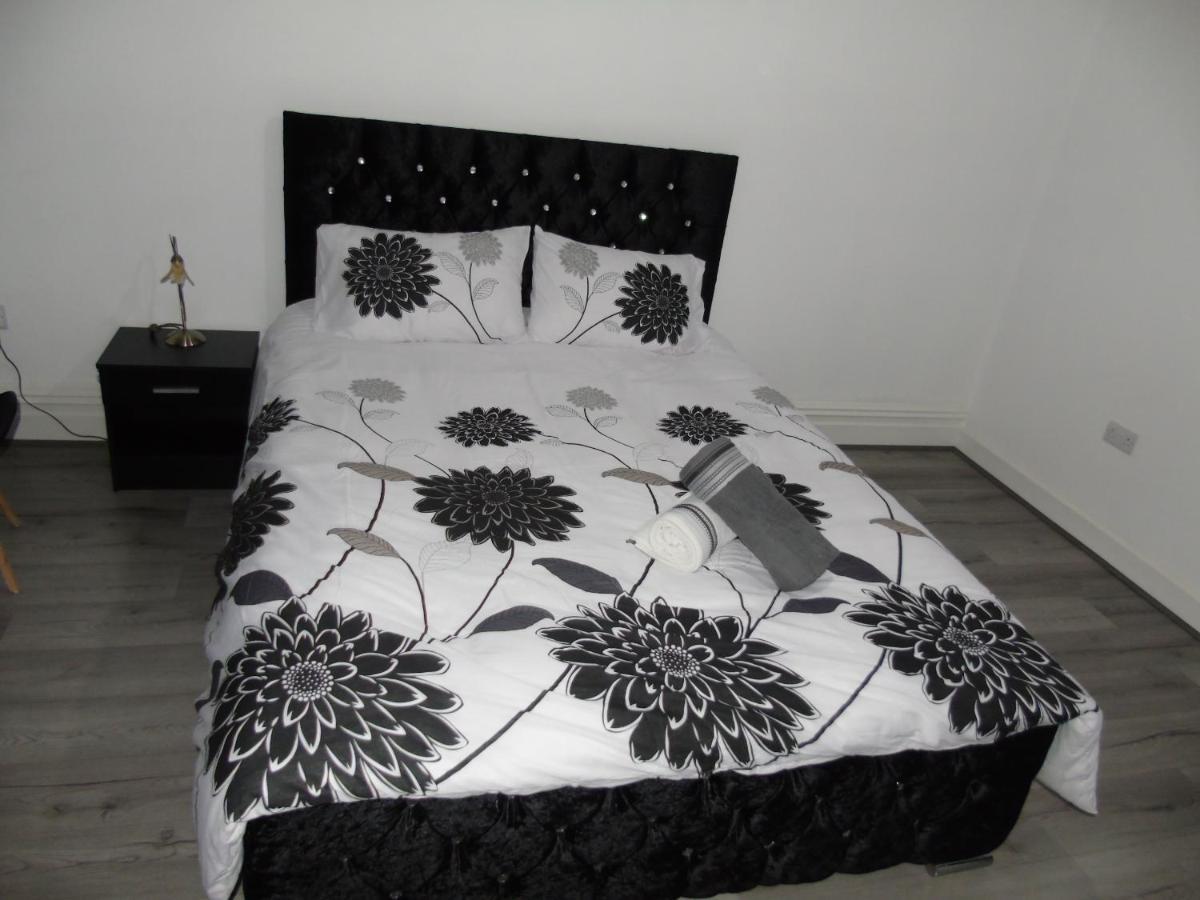 Luxurious Stay Болтон Экстерьер фото