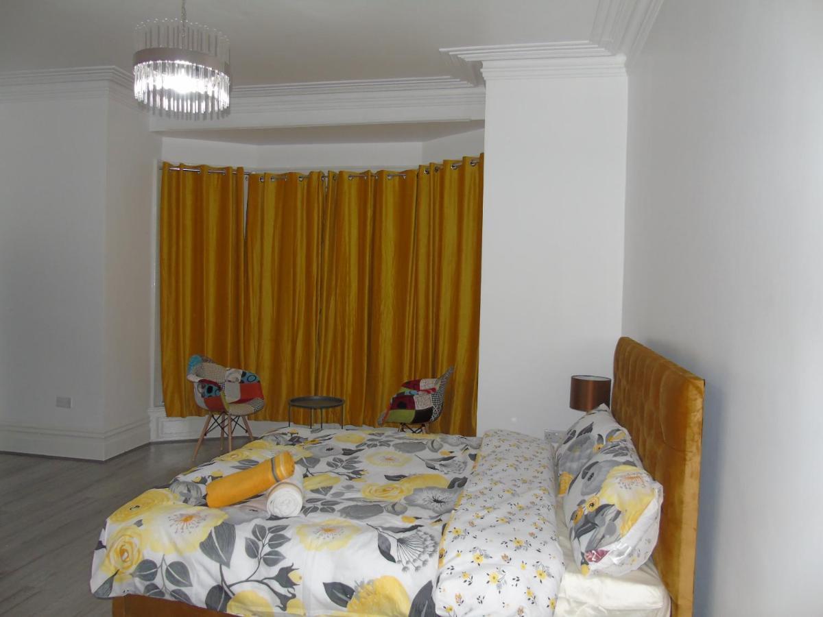 Luxurious Stay Болтон Экстерьер фото