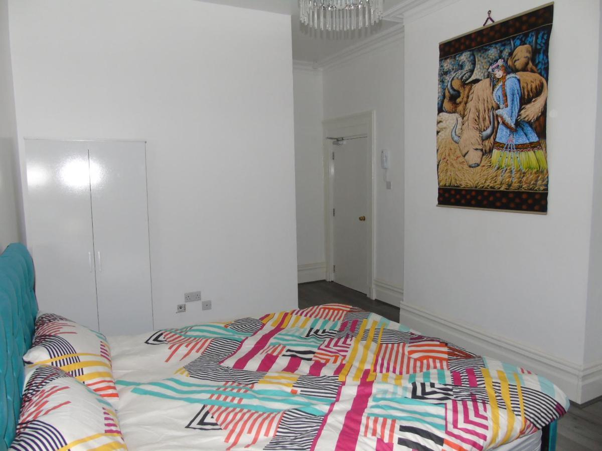 Luxurious Stay Болтон Экстерьер фото