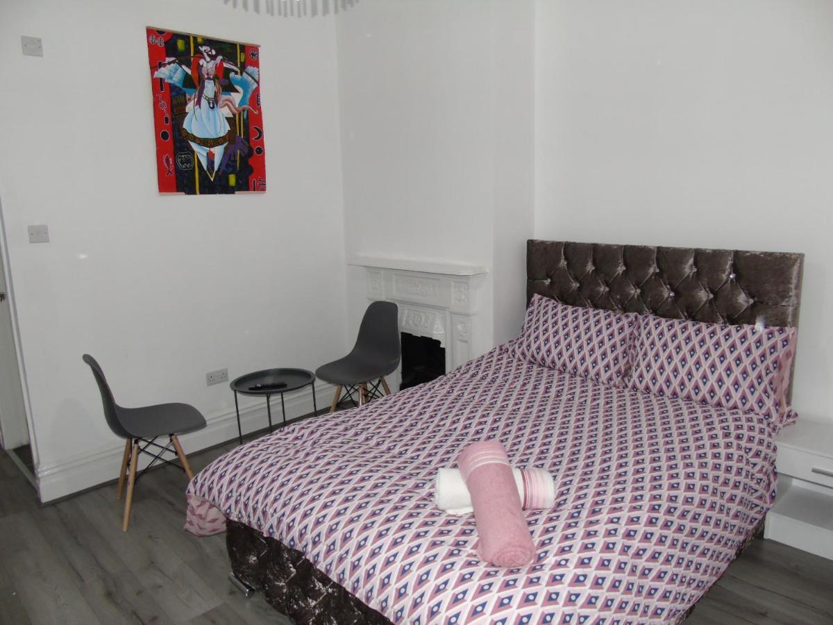 Luxurious Stay Болтон Экстерьер фото