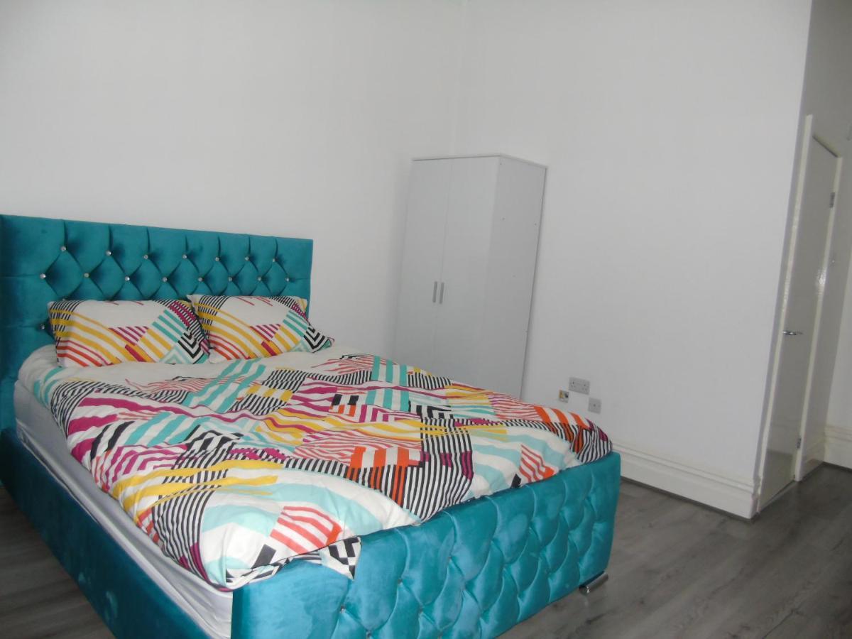 Luxurious Stay Болтон Экстерьер фото