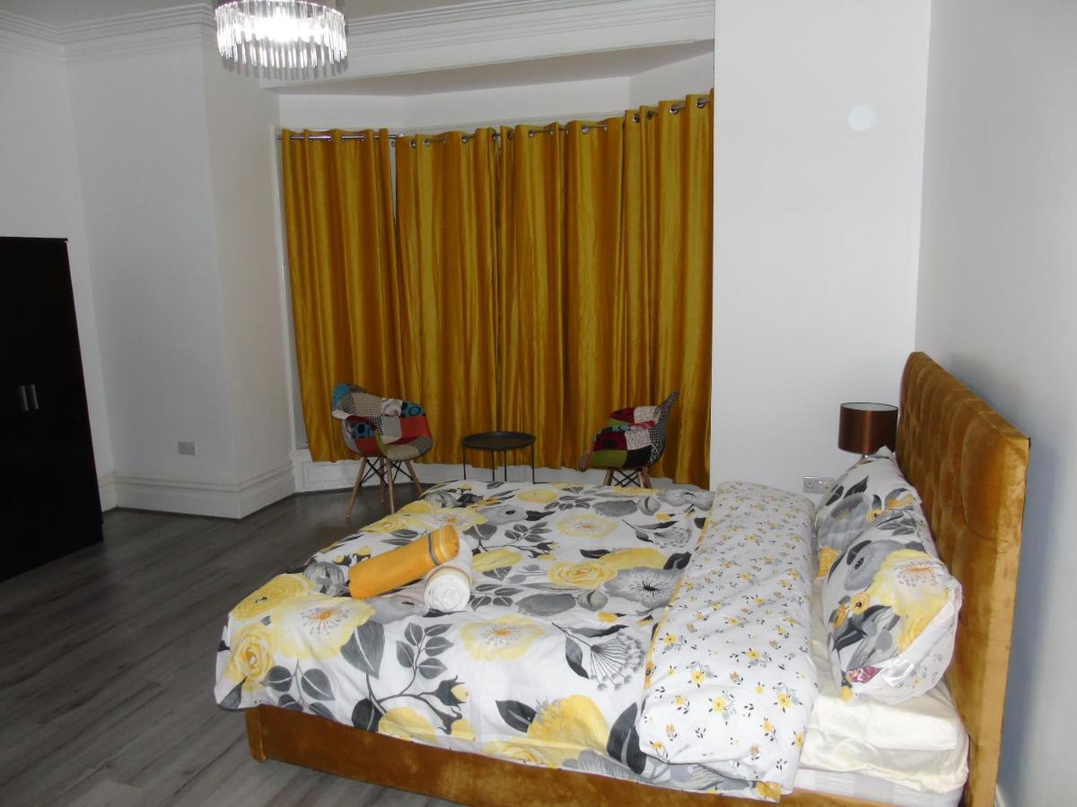 Luxurious Stay Болтон Экстерьер фото